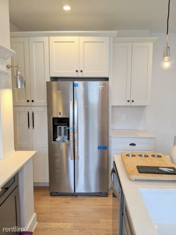 Building Photo - 3 br, 2.5 bath Townhome - 135 Almy St