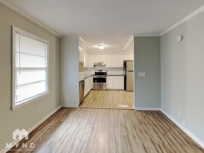 Building Photo - 152 Robin Hood Dr
