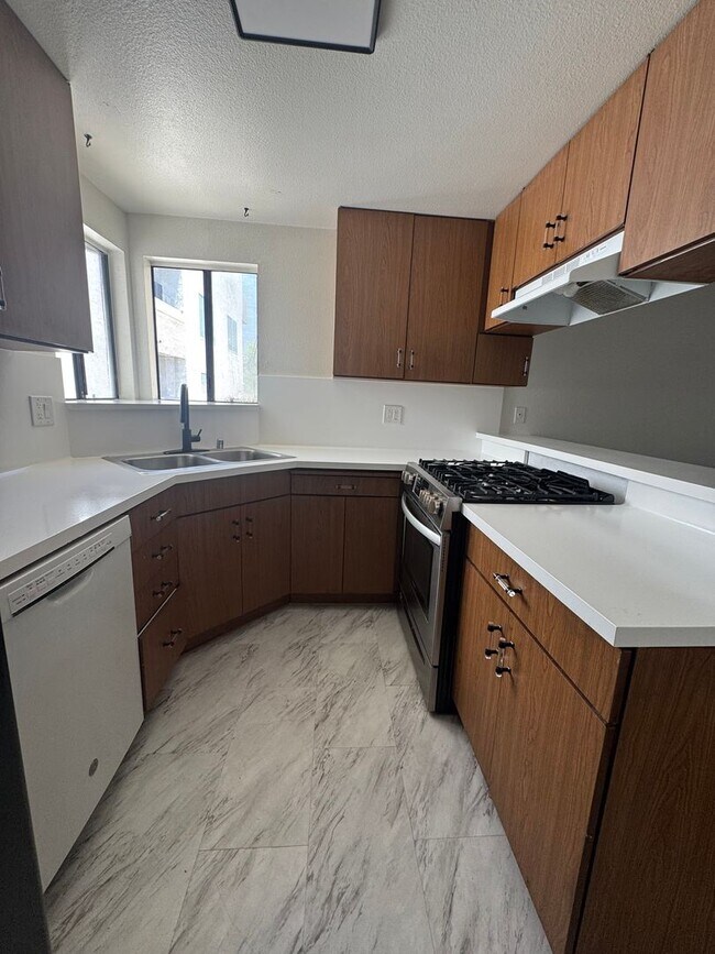 Foto del edificio - 5250 Bellingham Ave