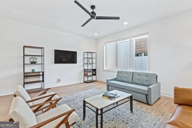 Foto del edificio - 2424 Memorial Dr SE