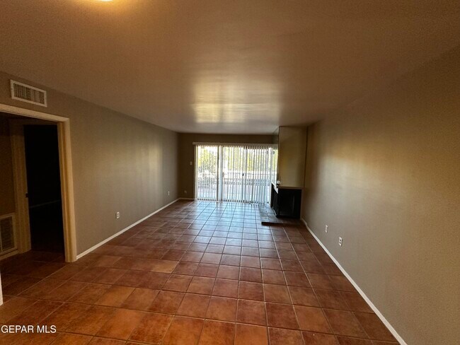 Foto del edificio - 4800 N Stanton St