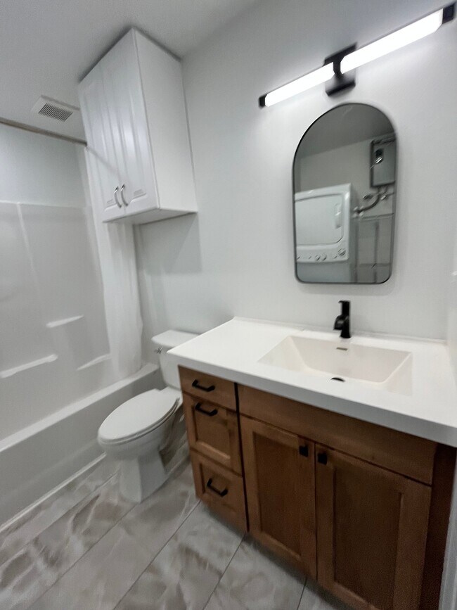 Foto del edificio - 1144 Helena St