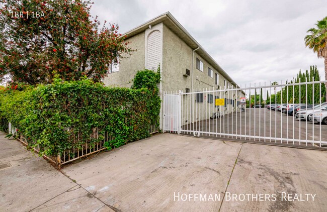 Foto del edificio - 6861 Sepulveda Blvd