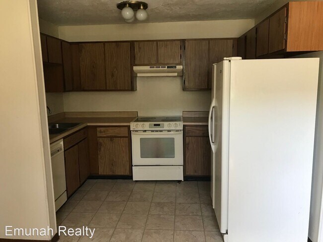 Building Photo - 2055 Woodtrail Dr