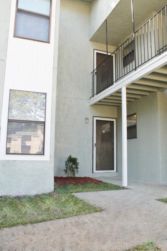 Front Porch - 7049 Magnolia Dr