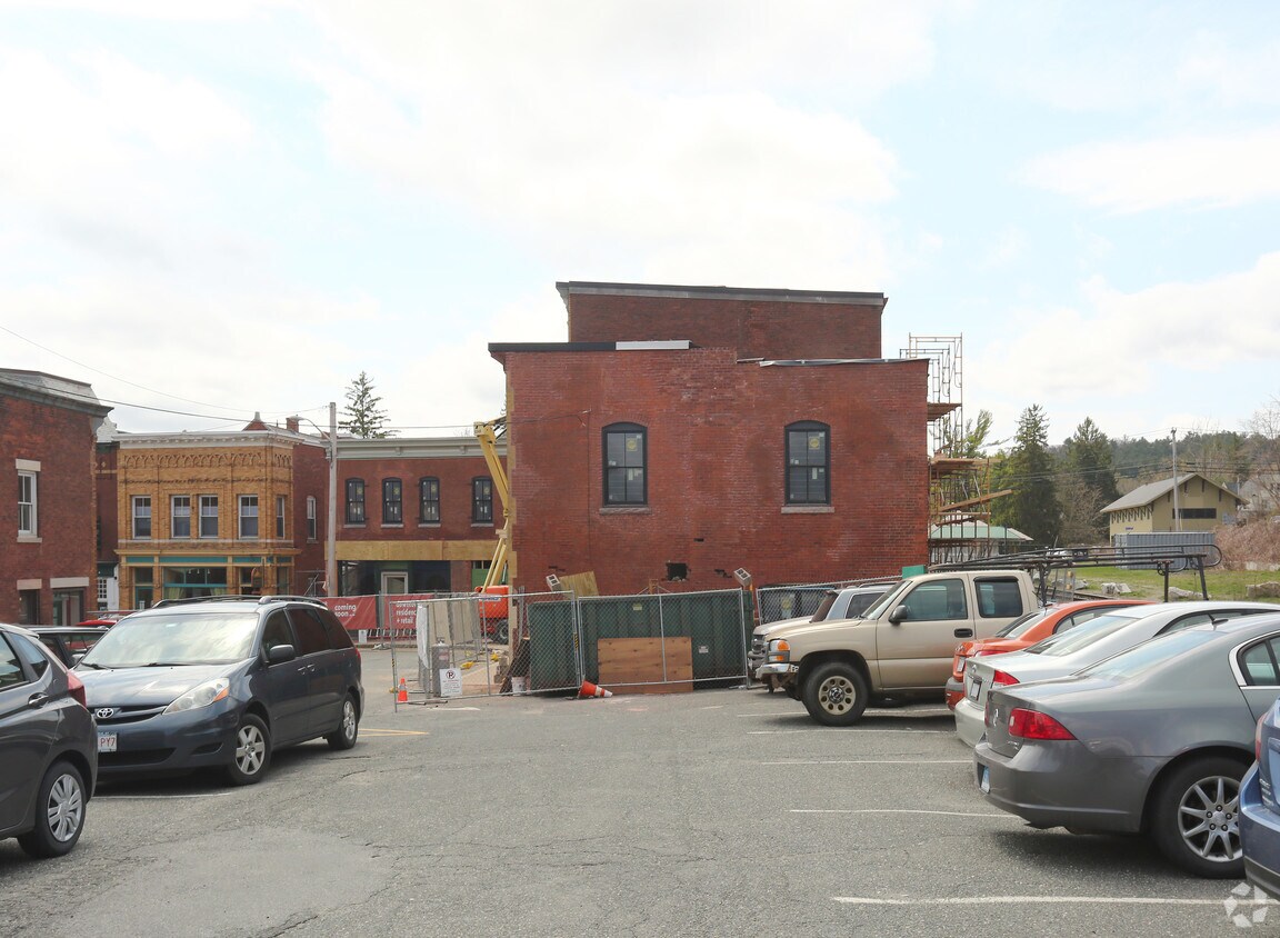 Primary Photo - 47 Railroad St