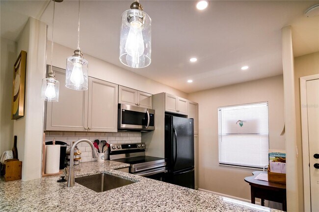 Foto del edificio - 13822 Mission Oaks Blvd