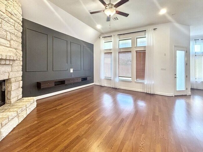 Foto del edificio - Spacious & Stylish 4-Bedroom Home with Mod...