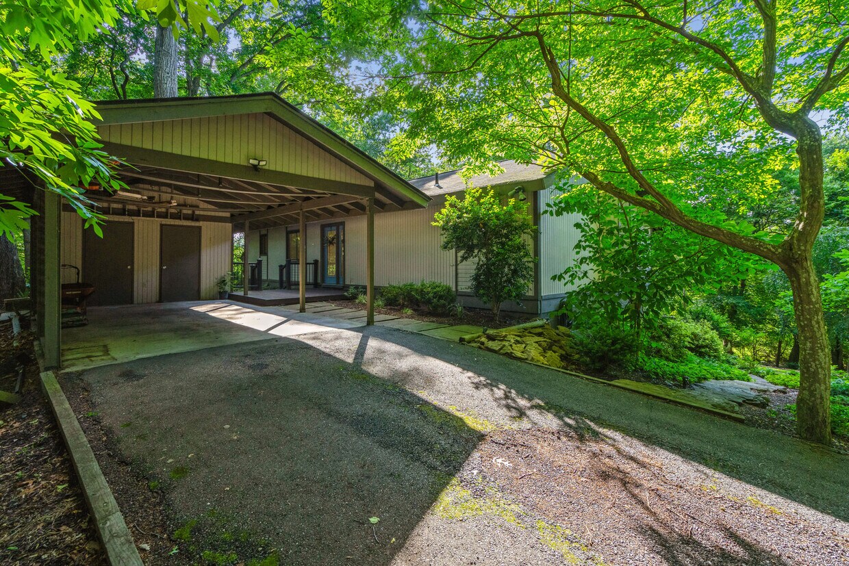 Primary Photo - 11300 Oakton Rd