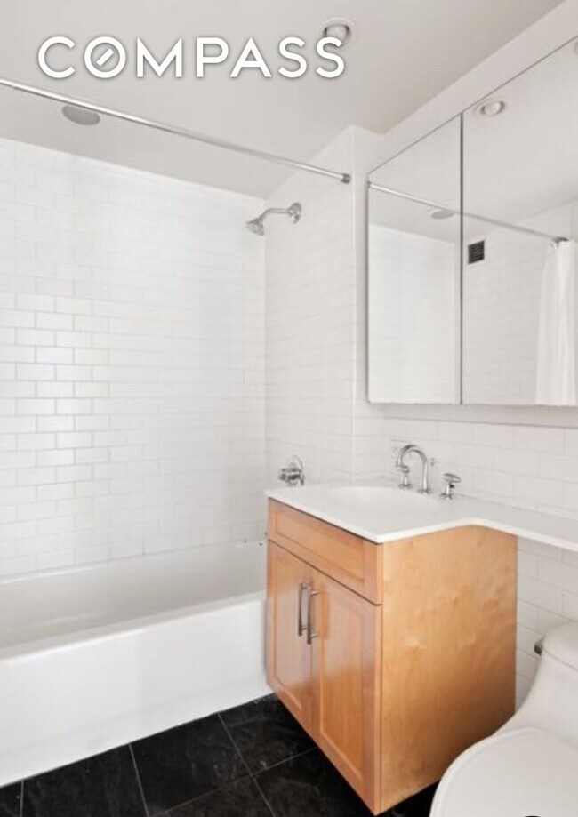 Foto del edificio - 516 W 47th St