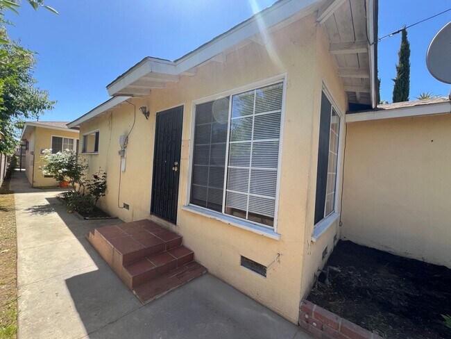 Foto del edificio - Inglewood Duplex - Front House