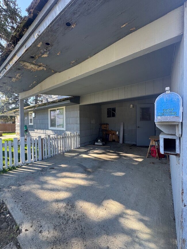 Building Photo - Pet-Friendly 2 Bedroom Rental with Spacious Living