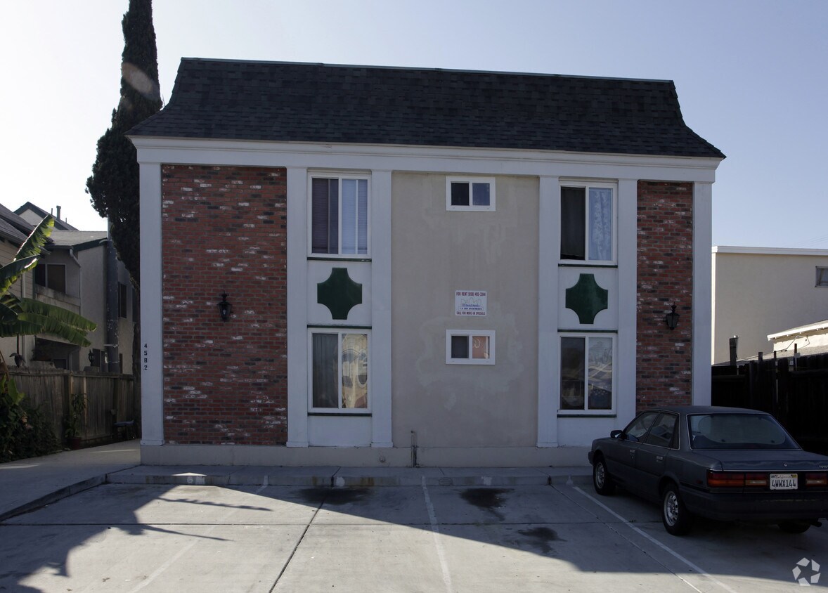 Foto del edificio - 4582 Bancroft St