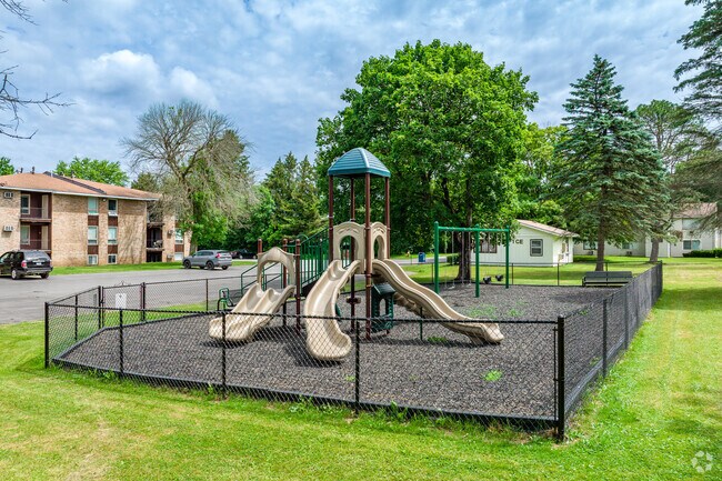 Patio de juegos - Hartford Mills Apartments