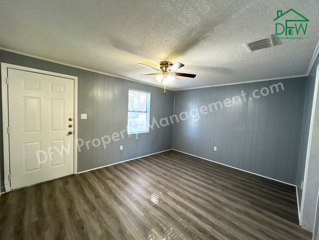 Building Photo - Newly Renovated 2-Bedroom Apartment For Le...