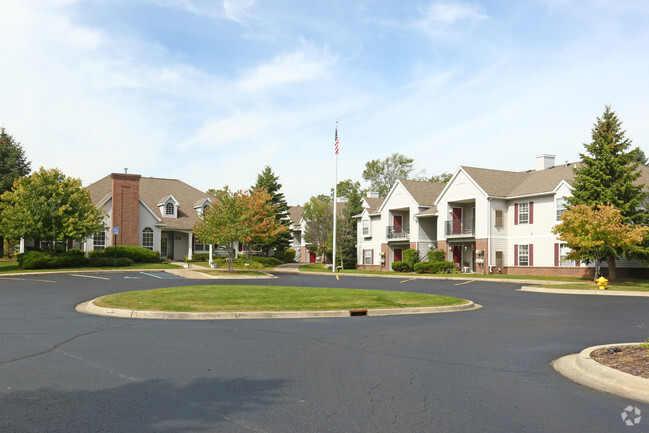 Eagle Ridge Square - Eagle Ridge Square Apartments