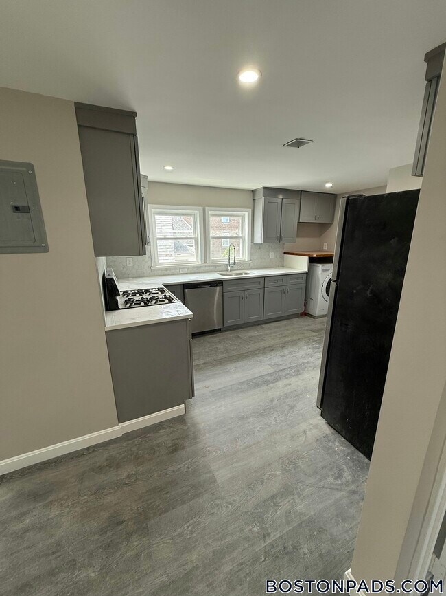 Building Photo - 16 Long Ave