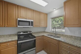 Building Photo - 1069 Highlands Dr