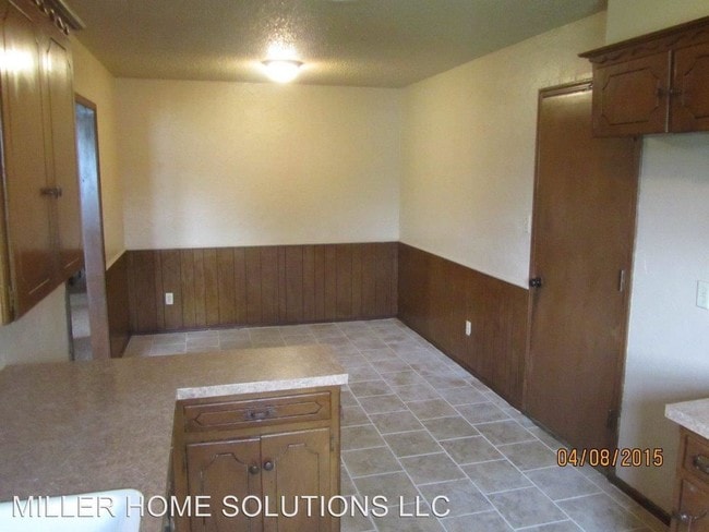Building Photo - 908 Lotus Ave