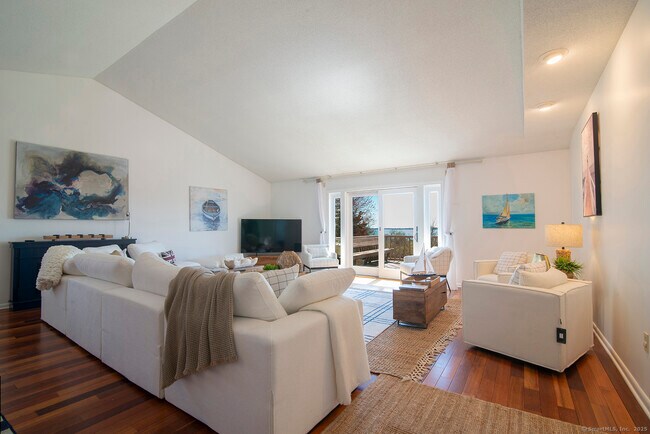 Foto del edificio - 782 Groton Long Point Rd