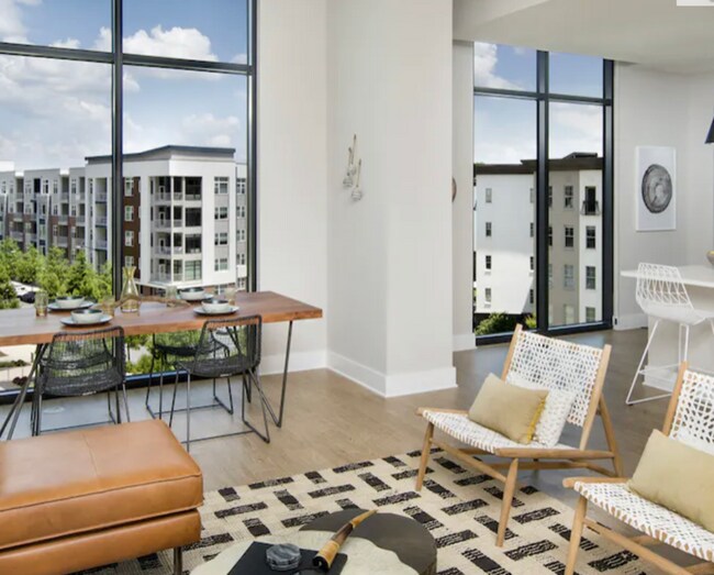 Foto del edificio - 3478 Lakeside Dr NE