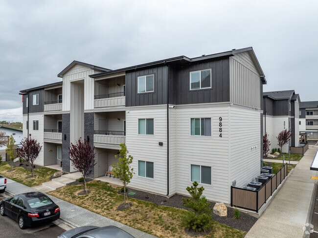 Alternate Exterior - Hawks Landing Apartments