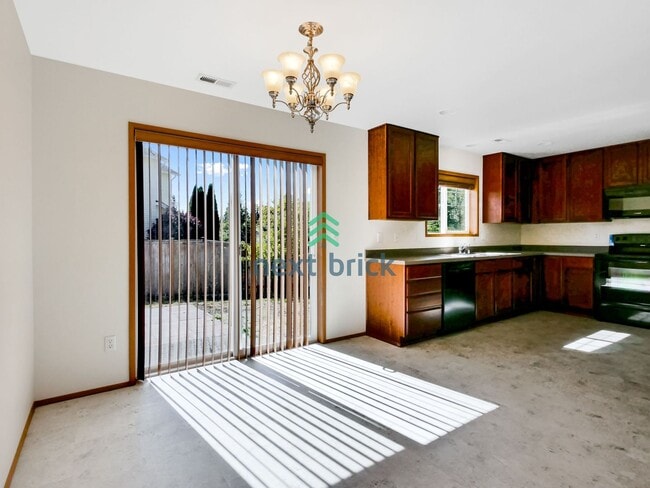 Foto del edificio - 4 Bed and 2.5 Bath Single-family Home is A...
