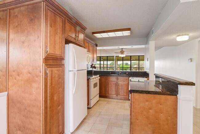 Foto del edificio - 6546 Coral Lake Dr