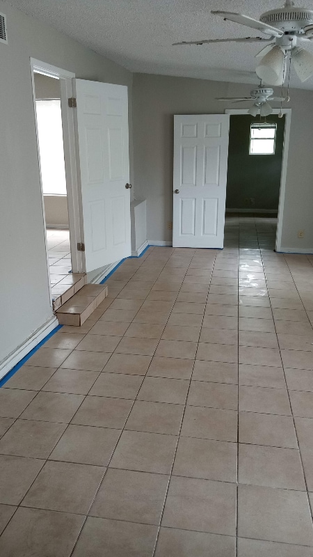 Photo - 230 Schmeltzer Ln House