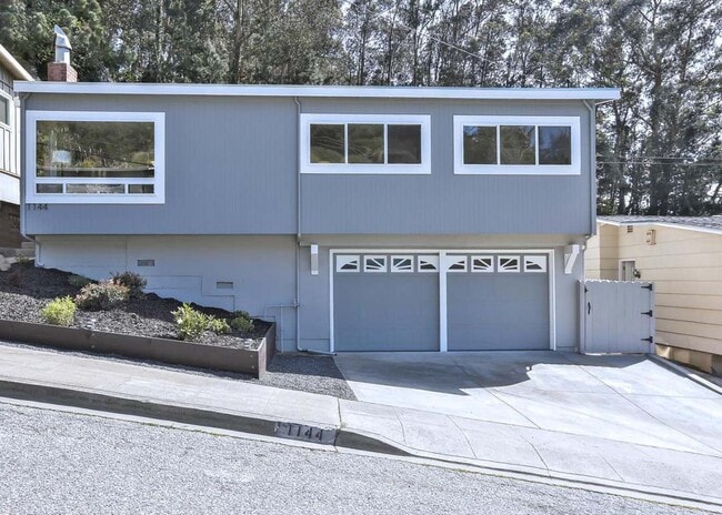 Building Photo - 1144 Valencia Way