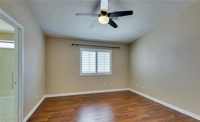 Foto del edificio - 8841 Spinning Wheel Ave