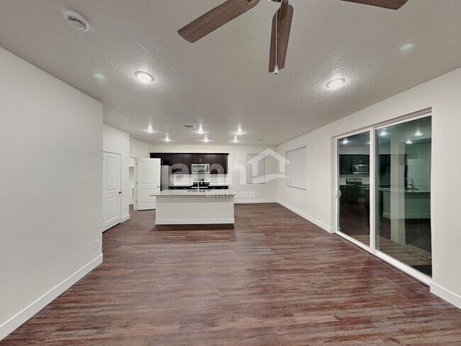 Foto del edificio - 1193 Redbud Dr