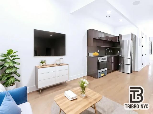 Foto del edificio - 3 bedroom in BROOKLYN NY 11206