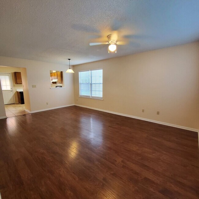 Foto del edificio - Modern Duplex Living in Georgia - 2Bed/2.5Bath with Convenient Amenities
