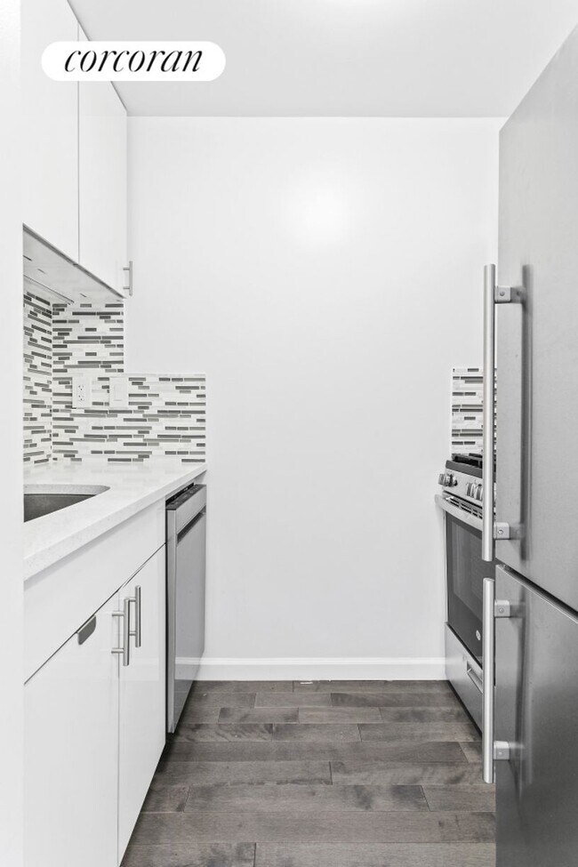 Foto del edificio - 393 W 49th St
