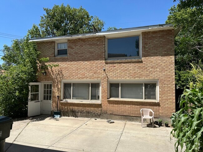 Building Photo - 427 Franklin Ave