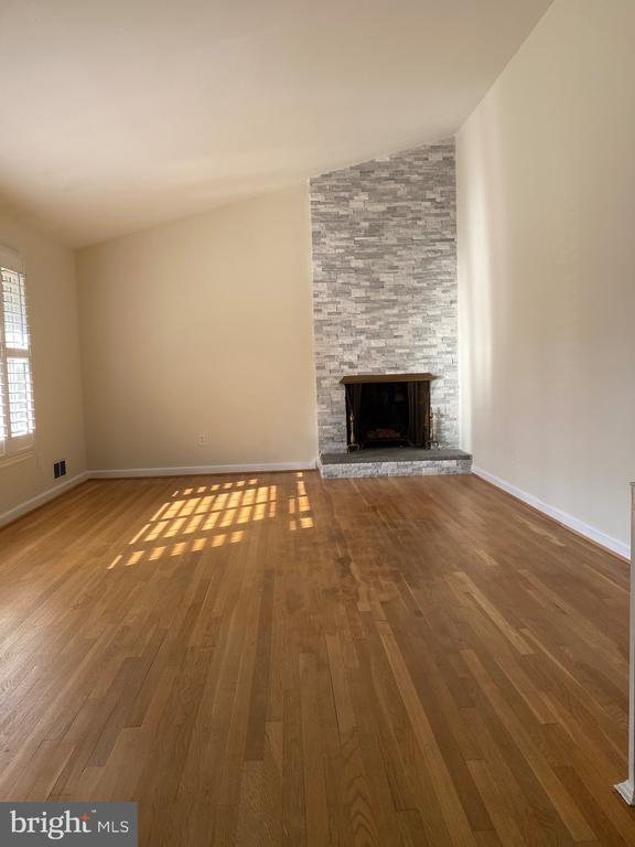Building Photo - 9841 Singleton Dr