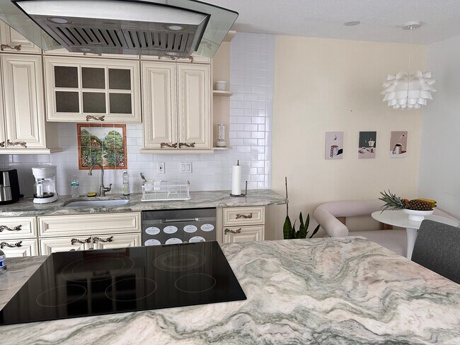 Building Photo - 1481 S Ocean Blvd