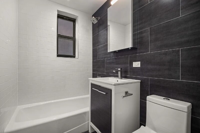 Foto del edificio - 97-25 64th Ave