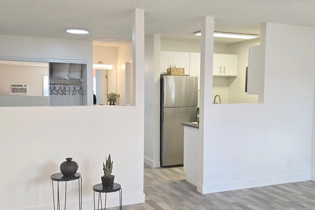 Interior del estudio - Sierra Park Apartments
