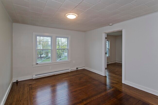 Foto del edificio - 68 Fairview Ave
