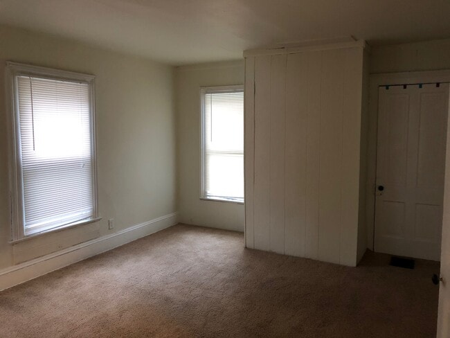 Building Photo - 516 E Chestnut St