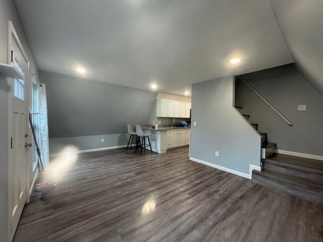 Building Photo - 351 Valley View Cir SE