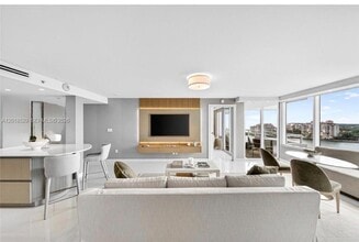 Building Photo - 400 South Pointe Dr