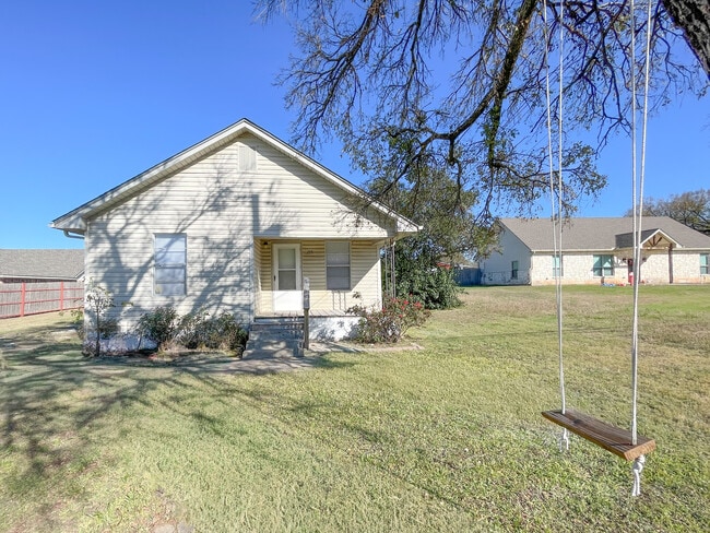 Building Photo - 715 N Bunker Dr