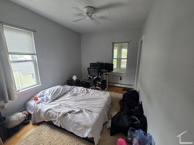 Foto del edificio - Newly Renovated 3 Bedroom Apartment With 2 Parking Spots Included Now Available!