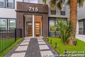 Foto del edificio - 715 Eleanor Ave