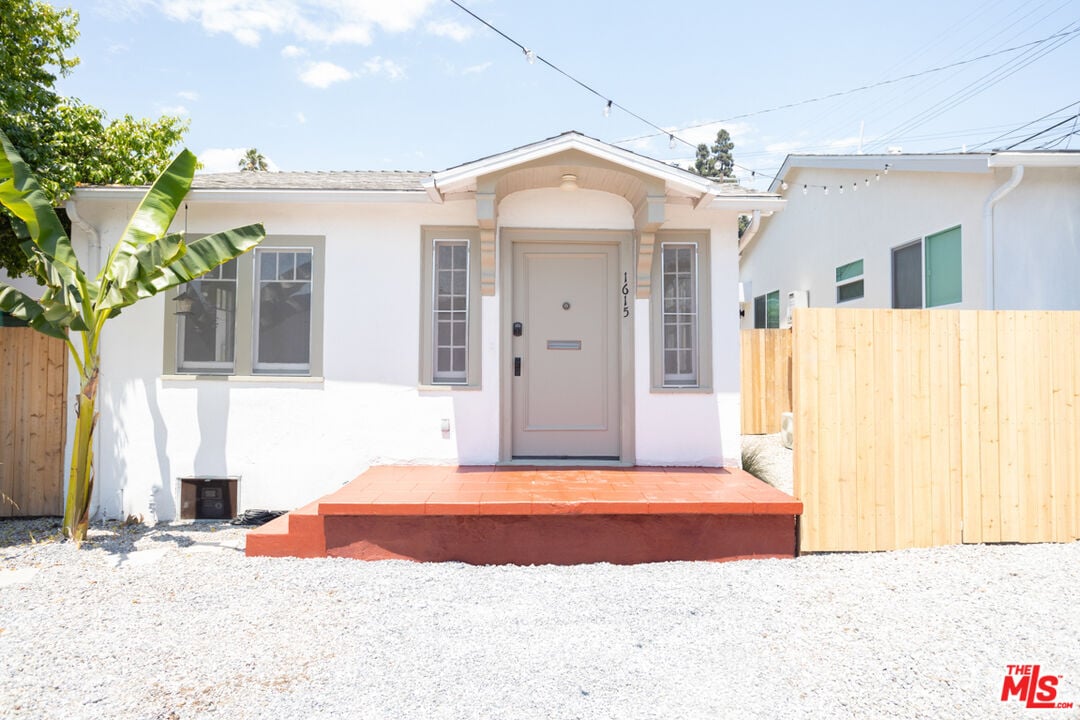 Primary Photo - 1615 Micheltorena St