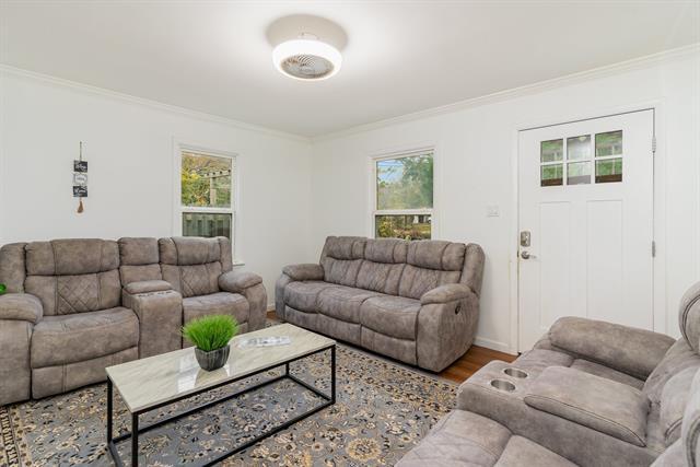 Foto del edificio - 700 Broadway Ave