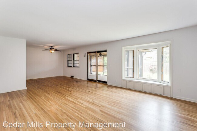 Building Photo - 3 br, 2 bath House - 6410 E. 10th St.